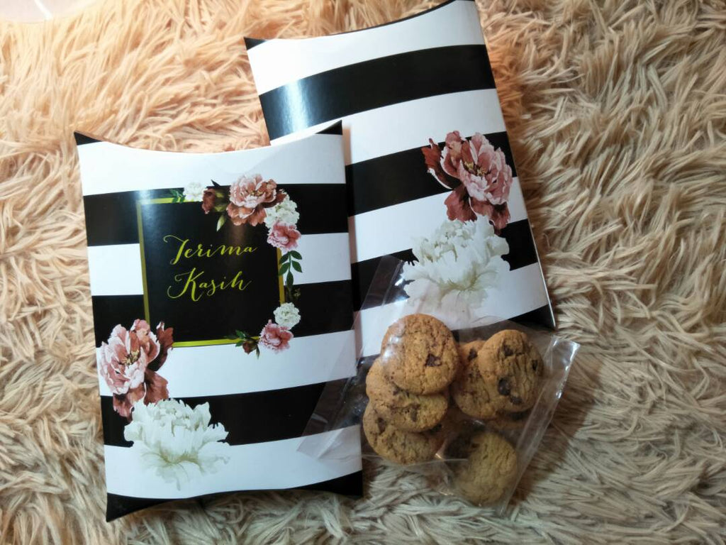Large Pillow Box + Assorted Filling