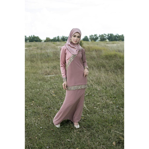 Ameesha Kurung