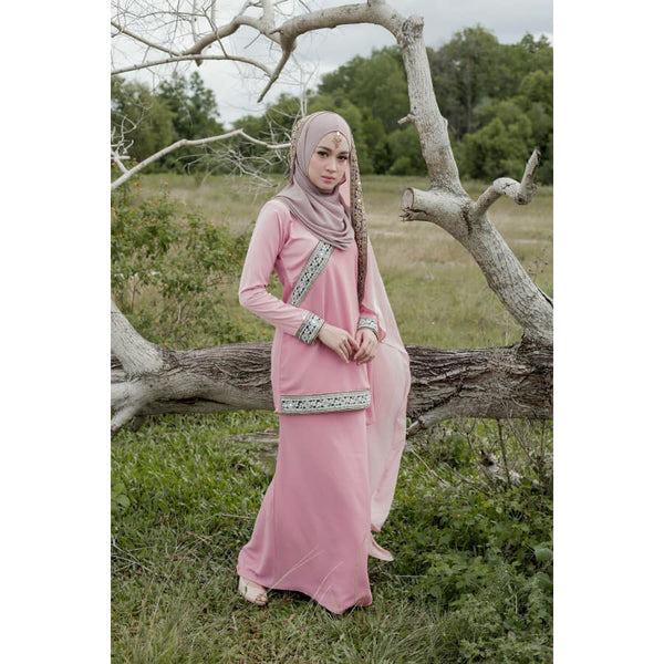 Ameesha Kurung